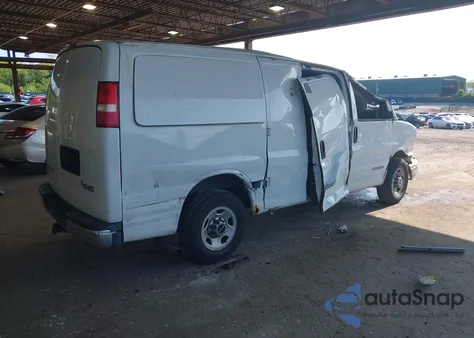 2004 GMC Savana Standard из США, поврежденный, VIN 1GTGG25V541115185